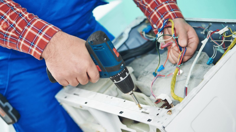 Köprübaşı Hotpoint Hotpoint çamaşır makinesi kart tamiri – Su almama arızası orijinal parça ile giderildi. - Teknik servis örneği